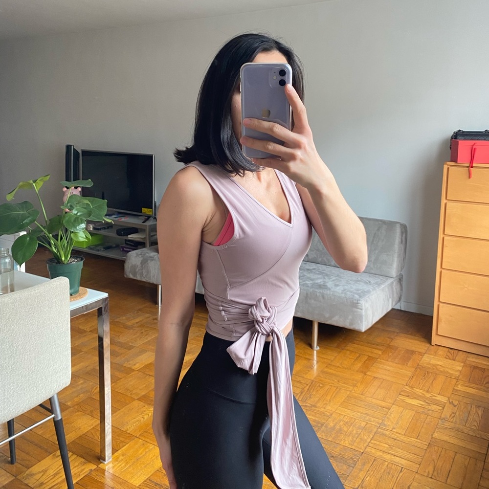 Lululemon twist me up crop top pink mauve - Picture 3 of 10
